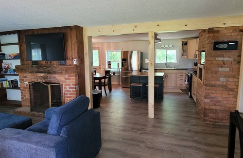 Oak Harbor House | Charming 3-bedroom 2 bathroom house steps from the public beach in Oak Harbor