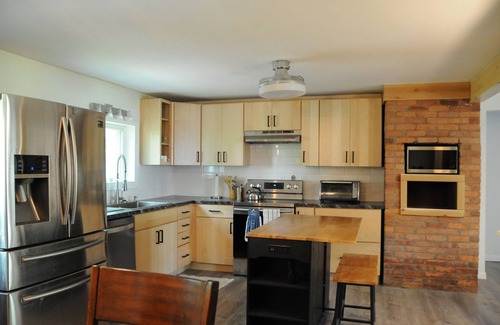 Oak Harbor House | Charming 3-bedroom 2 bathroom house steps from the public beach in Oak Harbor