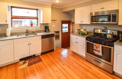 Saugerties House | Charming 3 bedroom, 2 bathroom home in Saugerties recently renovated