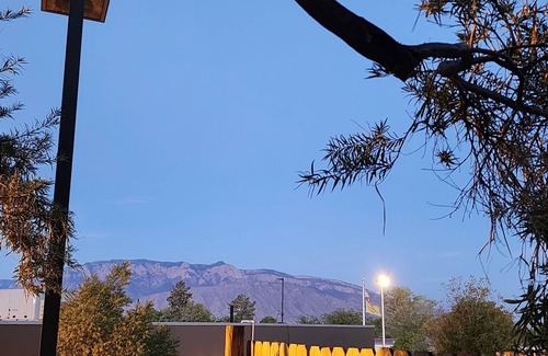 Rio Rancho Apartment | Charming 3-bedroom apartment in enchanting Rio Rancho with AC, WiFi