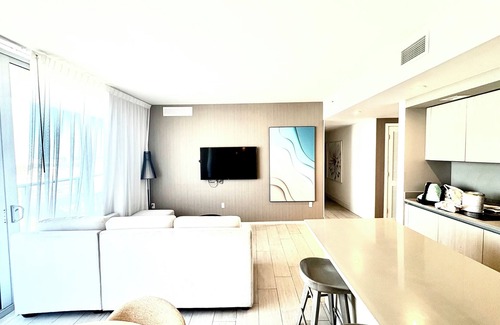 Grahams Island State Park Condo | Charming 3-bedroom At Hyde Beach House In Hollywood Beach + Beach & Pool Service