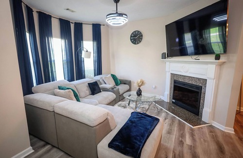 Union City House | Charming 3-bedroom building in Union City.10 minutes away from the airport