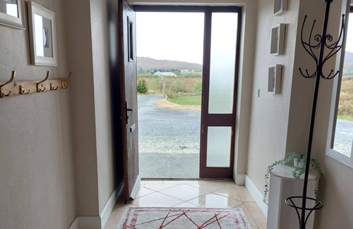 Connemara House | Charming 3-bedroom bungalow in welcoming Galway with WiFi and underfloor heating
