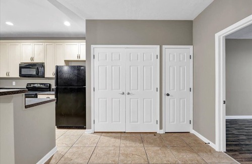 Crescent Hill Condo | Charming 3-bedroom condo with WiFi and AC in lovely Louisville