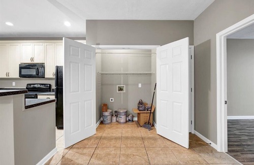 Crescent Hill Condo | Charming 3-bedroom condo with WiFi and AC in lovely Louisville