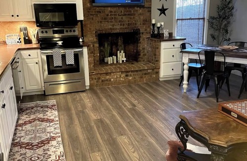 Dahlonega Cabin | Charming 3-bedroom cabin that’s family friendly with WiFi in Dahlonega