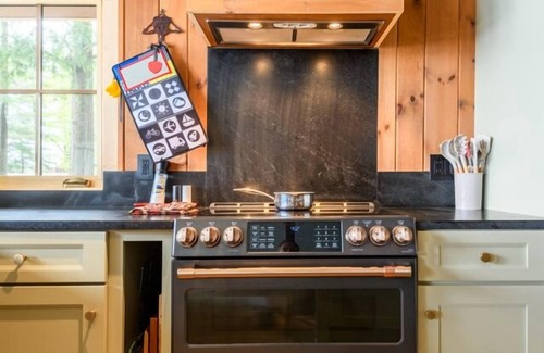 Naples Cabin | Charming 3-bedroom cabin with private sandy beach and dock