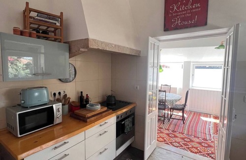 Banzao Ski Chalet | Charming 3-bedroom chalet with WiFi and AC in beautiful Colares