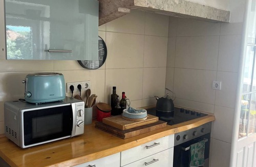 Banzao Ski Chalet | Charming 3-bedroom chalet with WiFi and AC in beautiful Colares