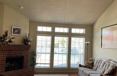 Southeast Arlington Cottage | Charming 3-bedroom cottage in Pleasant Arlington with AC, WiFi