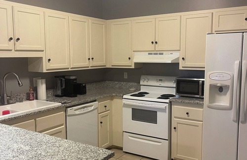Oxford Condo | Charming 3-bedroom condo in delightful Oxford with AC, WiFi - Football weekends