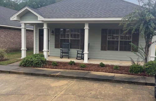 Oxford Condo | Charming 3-bedroom condo in delightful Oxford with AC, WiFi - Football weekends