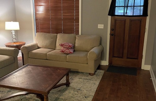 Oxford Condo | Charming 3-bedroom condo in delightful Oxford with AC, WiFi - Football weekends