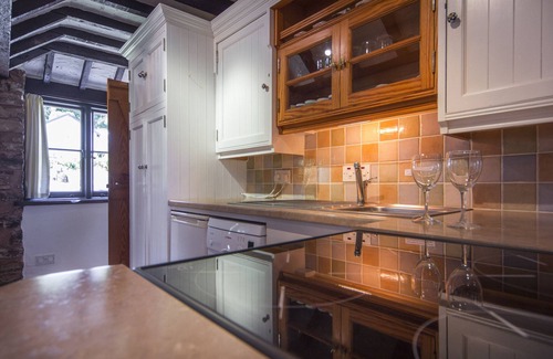 Tiverton Apartment | Charming 3 bedroom cottage in glorious Devon countryside, indoor pool & sauna