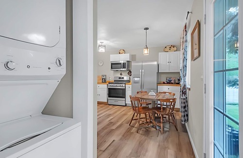 Enumclaw Cottage | Charming 3-bedroom cottage in serene Enumclaw with AC