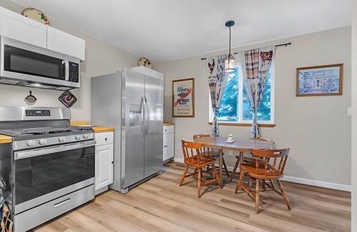 Enumclaw Cottage | Charming 3-bedroom cottage in serene Enumclaw with AC