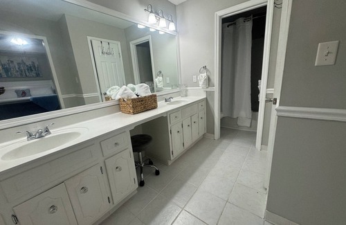 Evans Cottage | Charming 3-bedroom Cottage in Martinez with WiFi and AC
