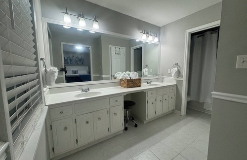 Evans Cottage | Charming 3-bedroom Cottage in Martinez with WiFi and AC