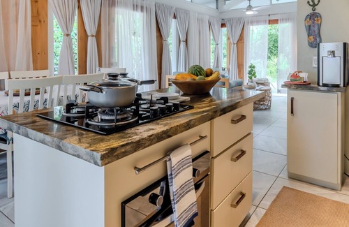 Parrita Cottage | Charming 3-bedroom cottage in Parrita with WiFi, AC