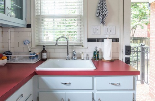 North Decatur Cottage | Charming 3-bedroom cottage in delightful Decatur with King bed