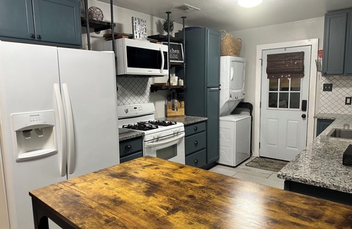 Hammond Cottage | Charming 3-bedroom cottage in lovely Hammond with AC, WiFi