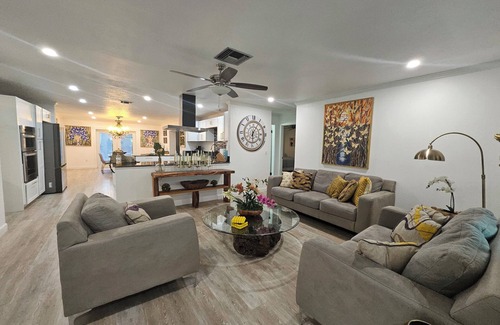 Central Naples Cottage | Charming 3-bedroom cottage with WiFi and AC in gorgeous Naples