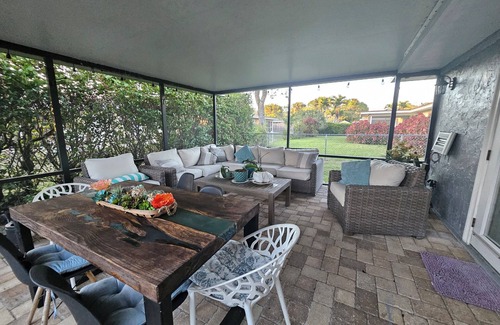 Central Naples Cottage | Charming 3-bedroom cottage with WiFi and AC in gorgeous Naples