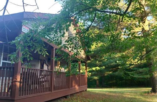Oxford Cottage | Charming 3-bedroom cottage in Oxford with WiFi and AC close to Wisconson Dells