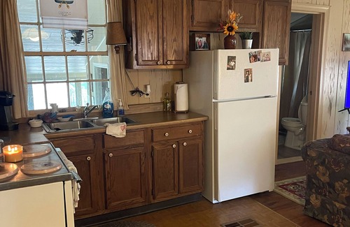Sardis Cottage | Charming 3-bedroom cottage with WiFinnear Oxford and Sardis lake