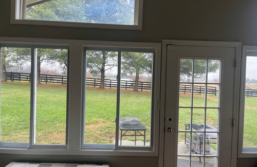 Paris Cottage | Charming 3-bedroom detached cottage on horse farm near Lexington and Georgetown.