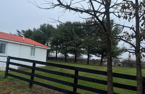 Paris Cottage | Charming 3-bedroom detached cottage on horse farm near Lexington and Georgetown.