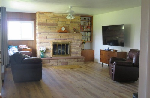 Durango House | Charming 3-bedroom farmhouse with amazing views!