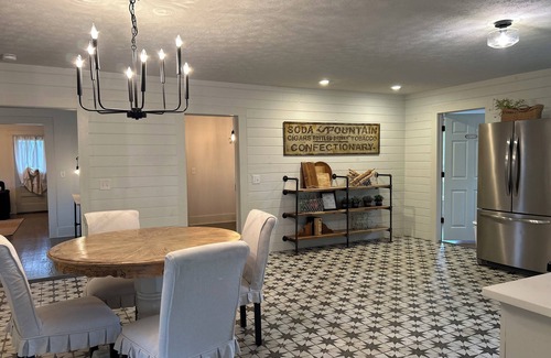 Apison House | Charming 3-bedroom farmhouse in tranquil Apison, near Chattanooga