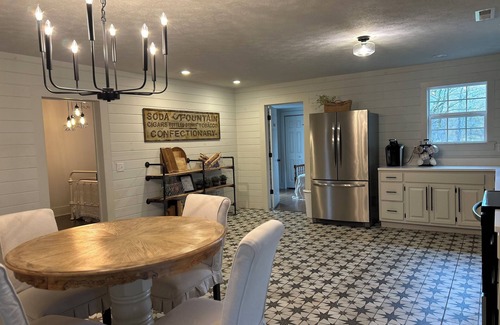 Apison House | Charming 3-bedroom farmhouse in tranquil Apison, near Chattanooga