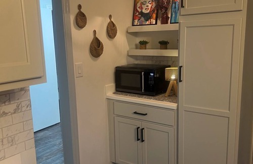 Martinez House | Charming 3-bedroom for Masters. Pool, Patio w/Firepit, Gas Grill. 5mi to course