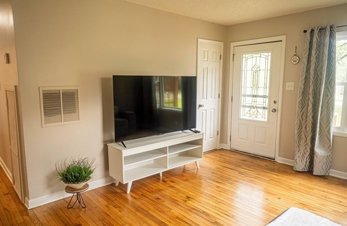 Greensboro House | Charming 3-Bedroom Greensboro Retreat Fully Furnished & Pet-Friendly