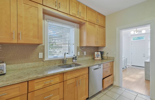 Potomac West House | Charming 3 bedroom home in up-beat Del Ray!