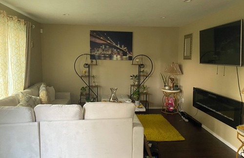 Colerain Township House | Charming 3-bedroom house in delightful Cincinnati with WiFi, AC