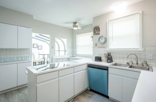 Roselawn Finance House | Charming 3-bedroom Home - Perfect for a Peaceful Getaway!