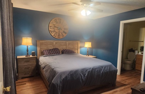 Evansville House | Charming 3-bedroom house with WiFi and AC in peaceful Evansville