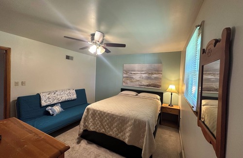 Harrisburg House | Charming 3-bedroom house in beautiful Grantville with WiFi, AC