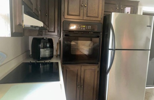 Harrisburg House | Charming 3-bedroom house in beautiful Grantville with WiFi, AC