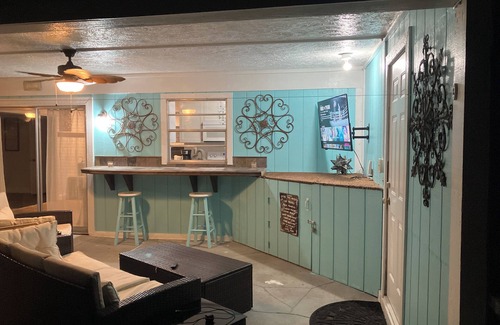 Hobe Sound House | Charming 3-bedroom house with heated pool in Hobe Sound sleeps 8, with AC, WiFi
