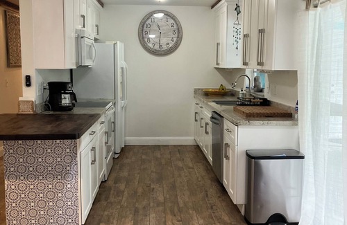 Hobe Sound House | Charming 3-bedroom house with heated pool in Hobe Sound sleeps 8, with AC, WiFi