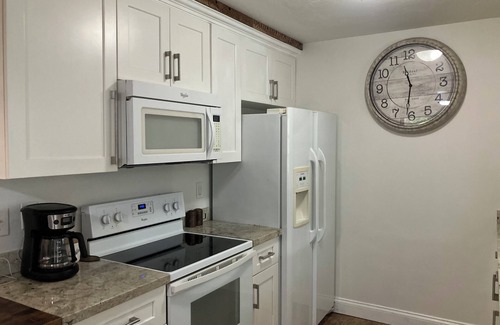 Hobe Sound House | Charming 3-bedroom house with heated pool in Hobe Sound sleeps 8, with AC, WiFi