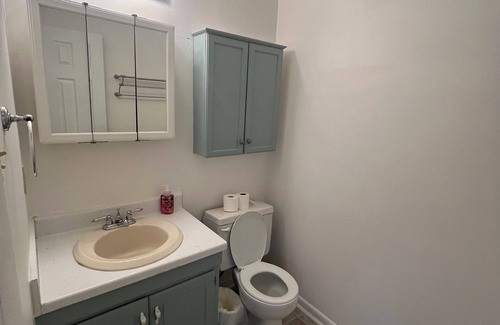 South View House | Charming 3-bedroom house with AC and WiFi in Pleasant Hope Mills.