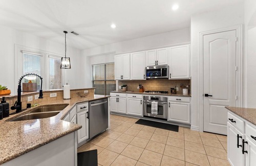 Lewisville House | Charming 3-bedroom house in delightful Lewisville with WiFi, AC