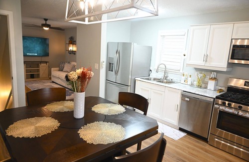 Phoenix Hill House | Charming 3-bedroom house with WiFi, AC in welcoming Louisville