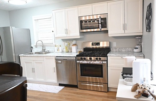 Phoenix Hill House | Charming 3-bedroom house with WiFi, AC in welcoming Louisville