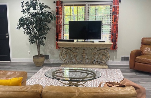 Lithonia House | Charming 3-bedroom house in peaceful Stonecrest with WiFi, AC and pool